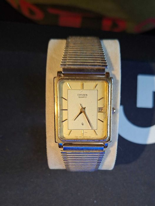 Relógio Citizen dourado, com duas braceletes - vintage
