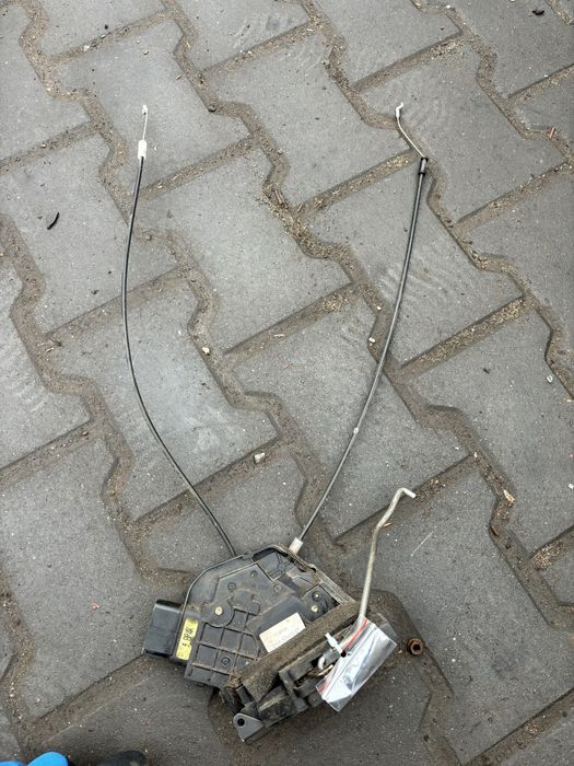Zamek mechanizm zamka tył tylny lewy Mazda 3 Hatchback rok 2005