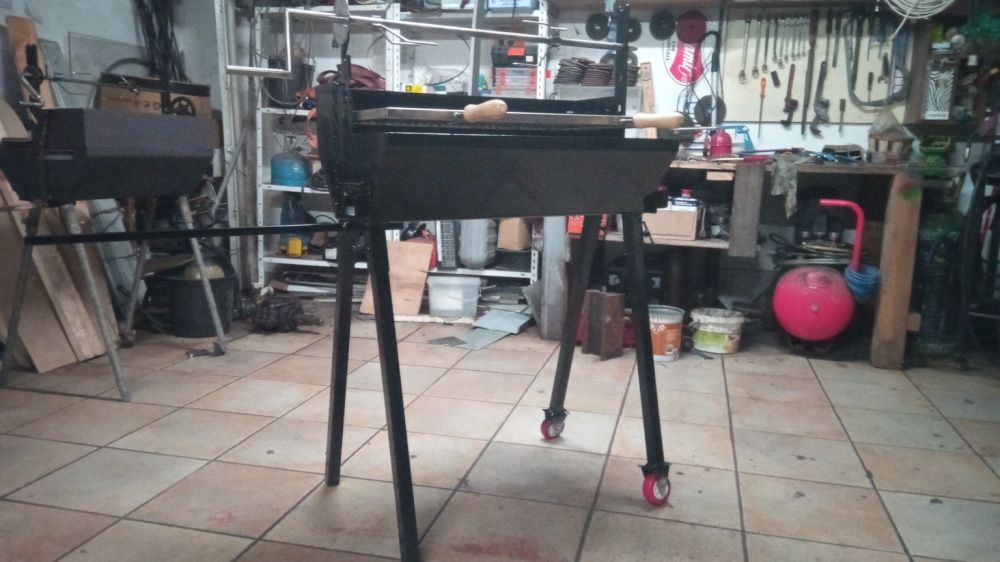 Grelhador/porco no espeto