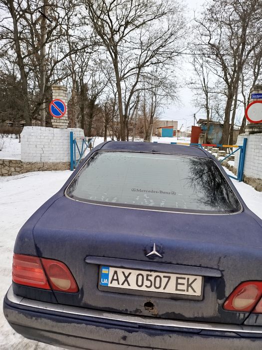 Продам Мерседес очкарик двигатель 2.8 л газ бензин ездит на газу и бен