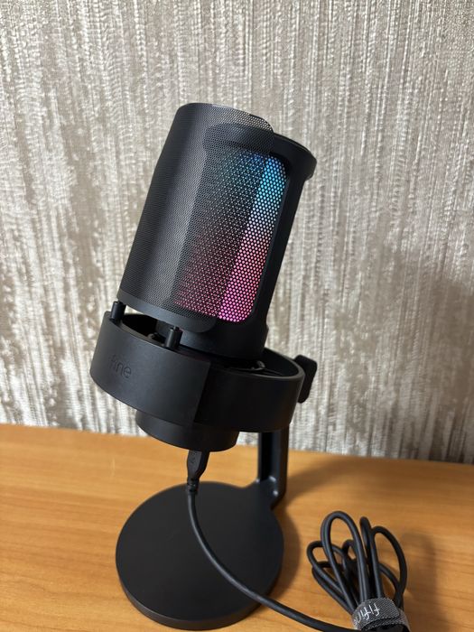 Студійний конденсаторний мікрофон Fifine A8 з RBG підсвіткою
