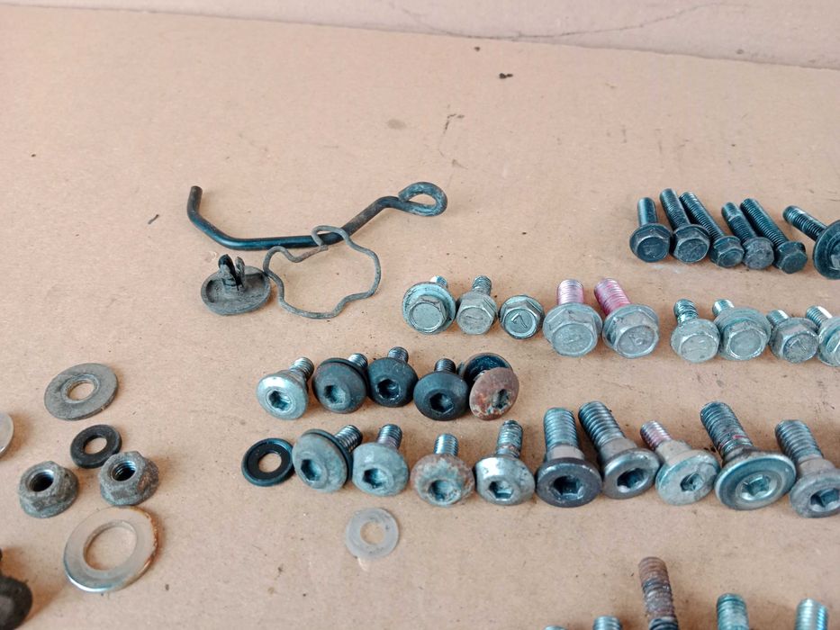 Kawasaki Z1000 SX Śruby Śrubki Owiewek 10-16