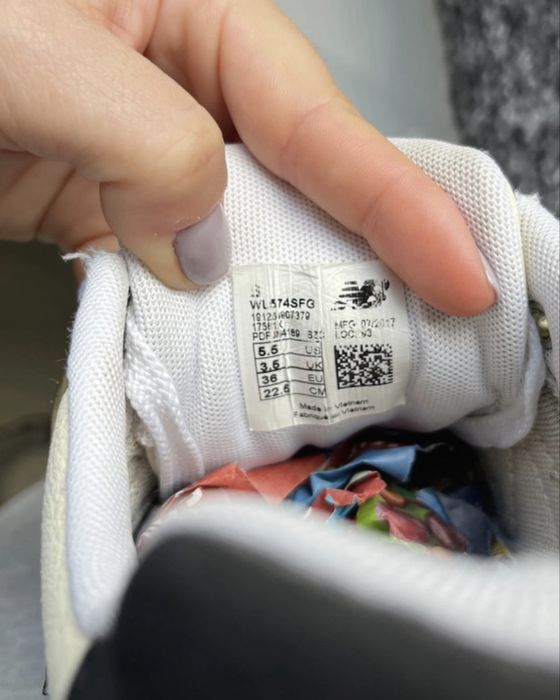 New Balance 574 (brancos e dourados)