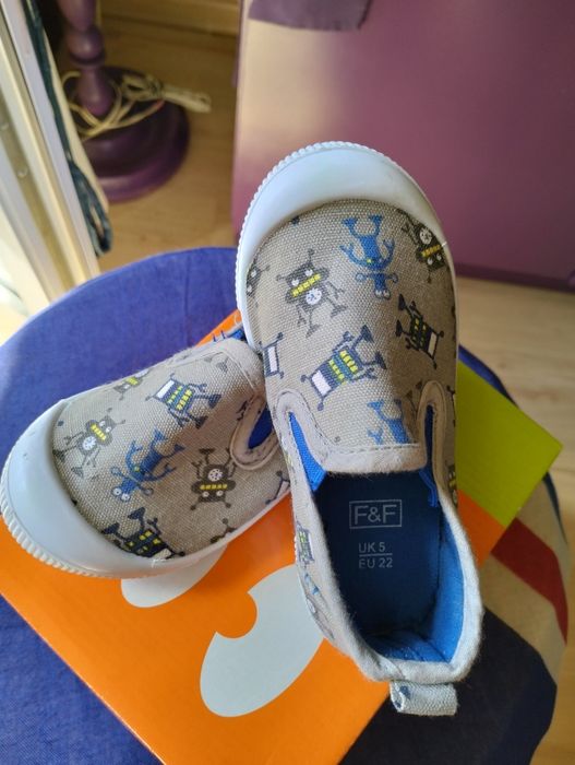 Buty, kapcie dziecięce rozmiar 22.