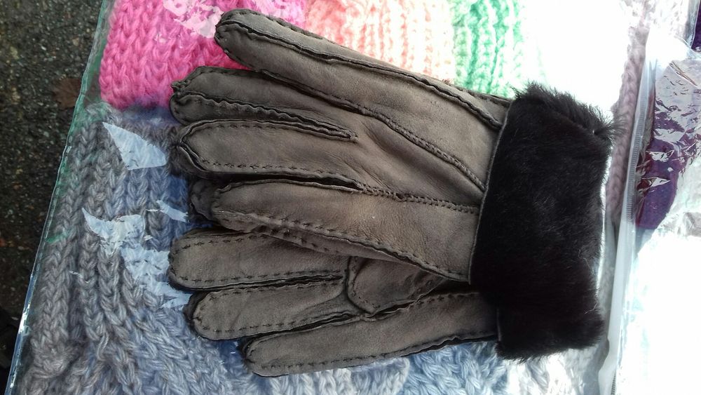 Рукавиці жіночі шкіряні.