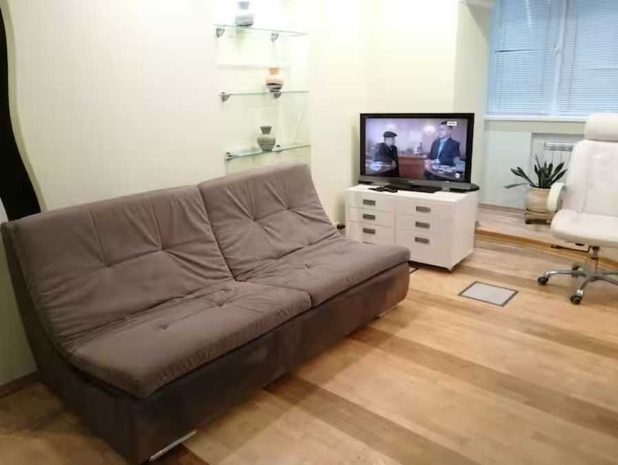 Простора 3-кімнатна квартира біля метро "Палац Україна" та "Либідська"