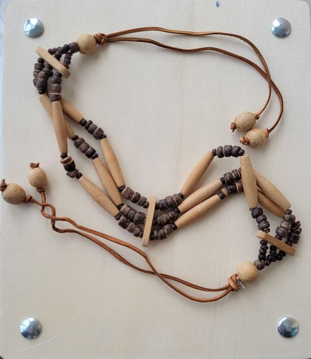 Бусы, чокеры (пластик, дерево)