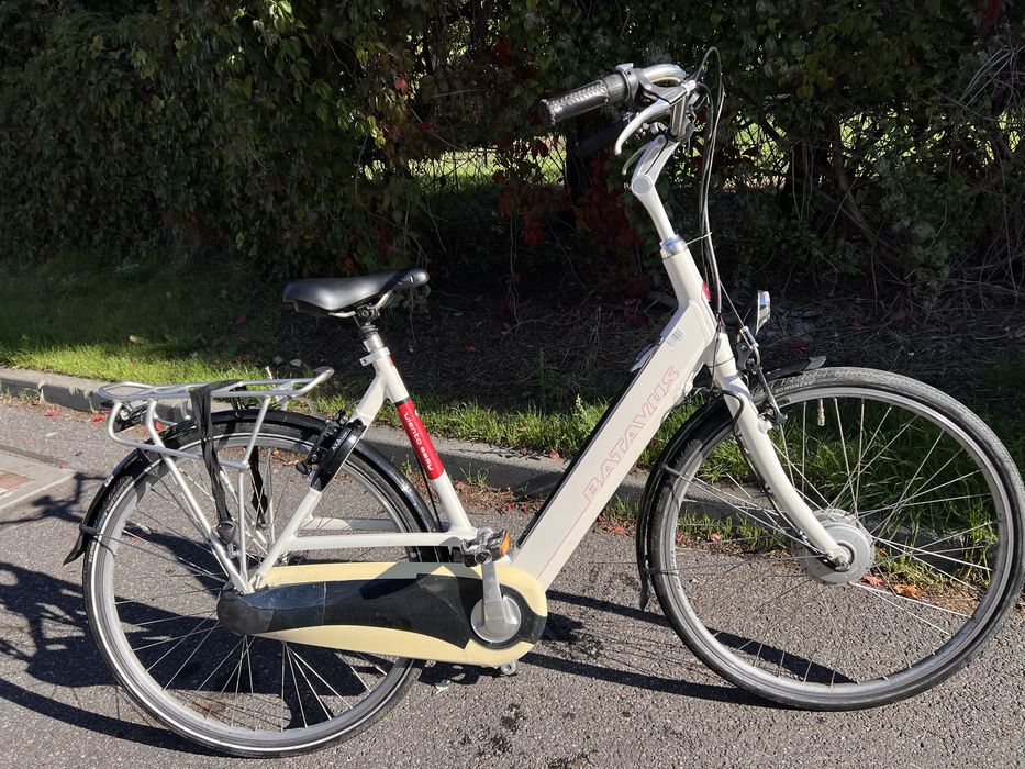 Fajny rower elektryczny BATAVUS VIENTO EASY z bateria w ramie NEXUS 7/A