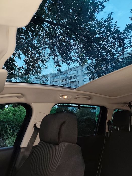 продам Peugeot 5008 7 місць 2010 року автомат