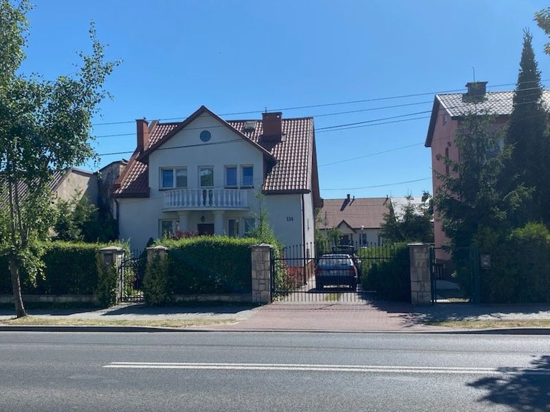 Dom z garażem. Pińczów.