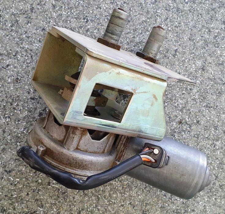 Silnik napędu wycieraczek 24v ładowarka CAT 962 i inne.