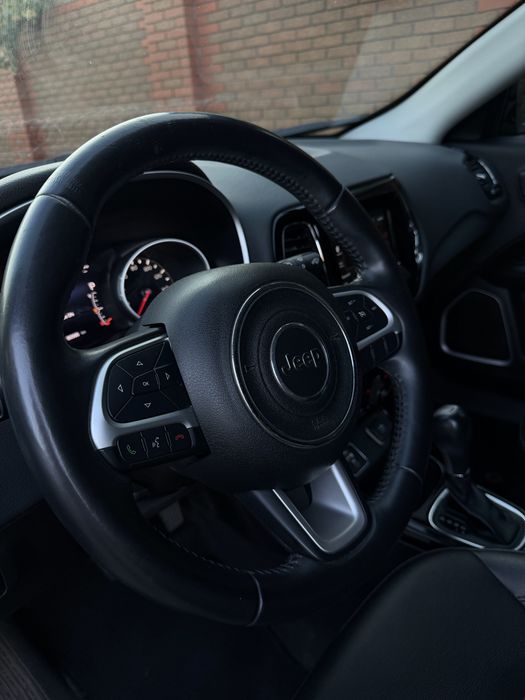 Продам Jeep Compass