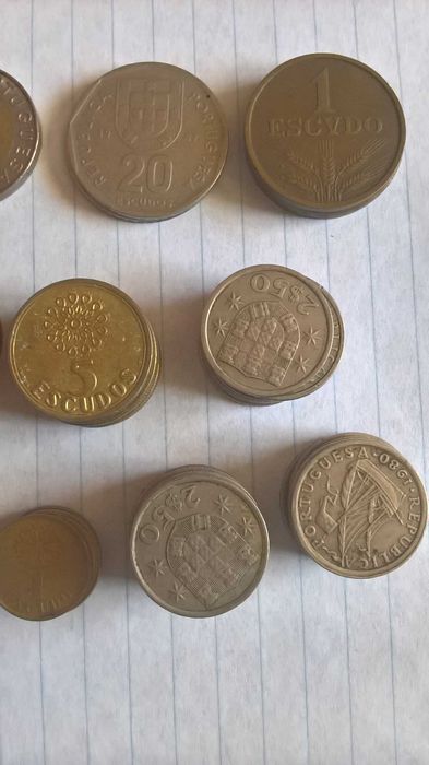 63 moedas de escudos