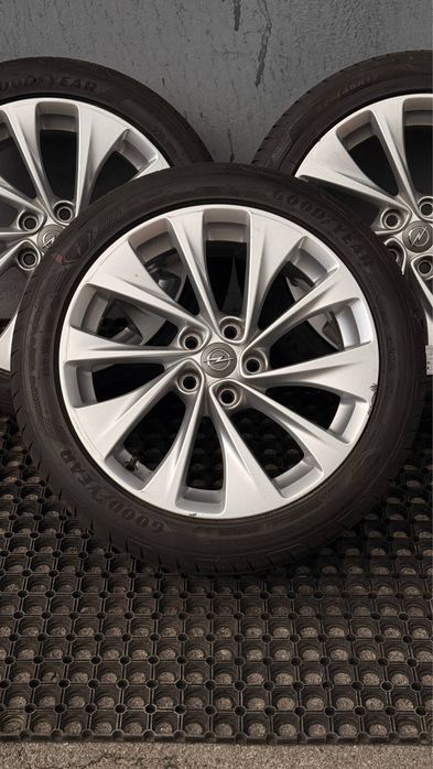 Диски оригінал R17 5/105 з шинами 225/45/17 Goodyear