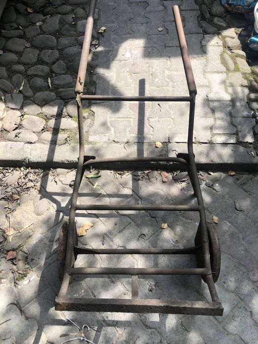 Тачка строительная,садовая б/у