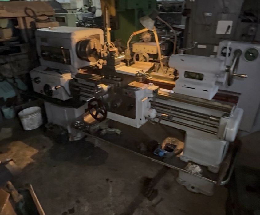 Токарный 1к625. Возле патрона 250 мм 1 сотка