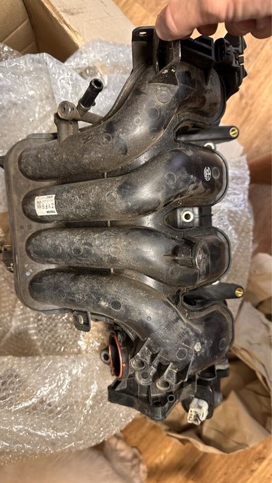 Коллектор впускной Mazda 2 второе поколение 2007-2014