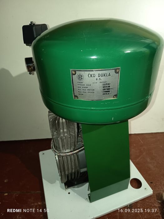 безмасляный компрессор EKOM DK50 PLUS,