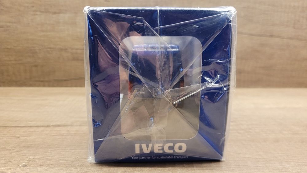 Model IVECO DAILY 2019 1:43 ELIGOR Blue Boreale Furgon MY19 NOWY