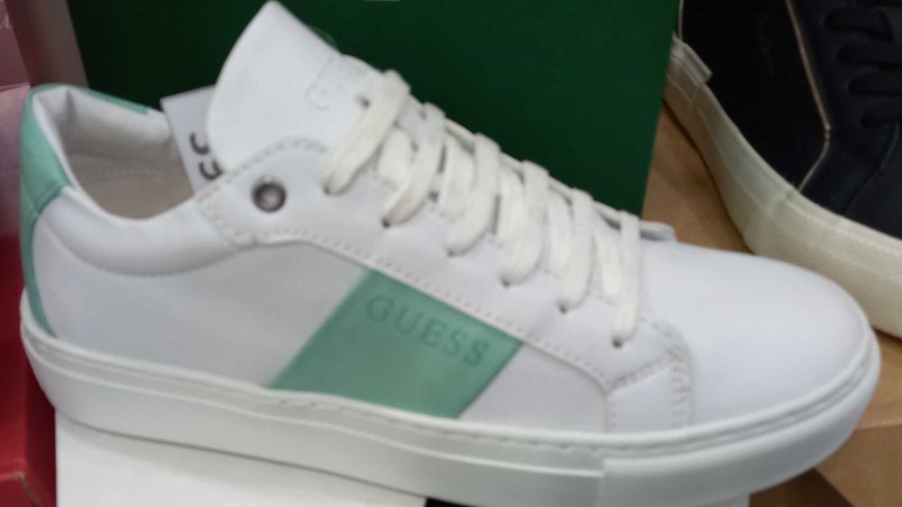 Sapatilhas Guess tamanho 37