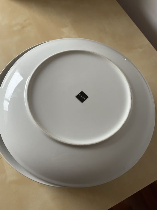Pratos porcelana brancos