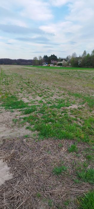 Sprzedam działki budowlane z wydanymi WZ bezterminowo w cichej i spokojnej okolicy . Działka budowlana przy drodze powiatowej