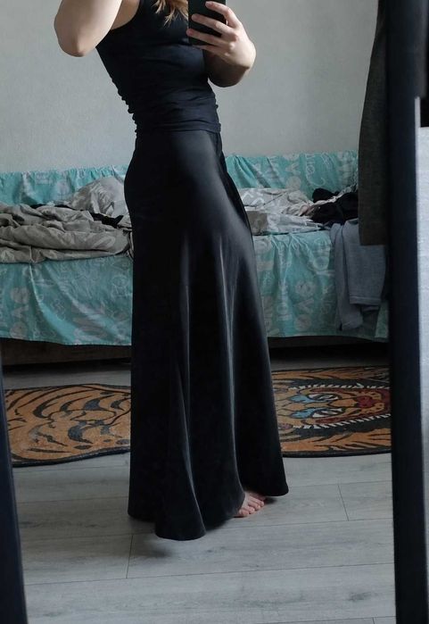 юбка атласна міді