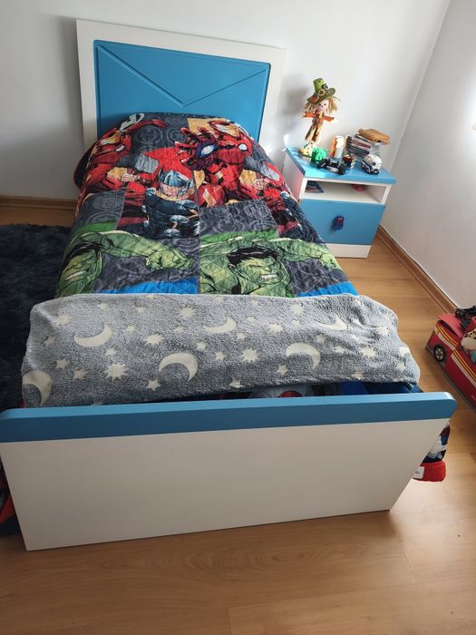 Cama de criança lacada em branco e azul