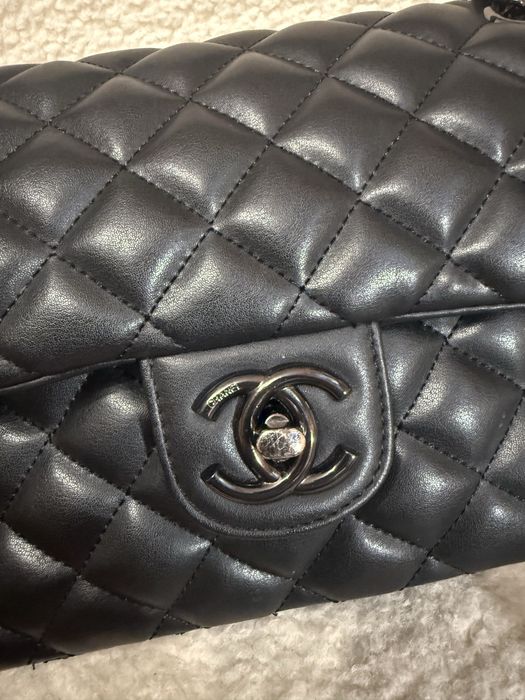 Czarna pikowana torebka Chanel