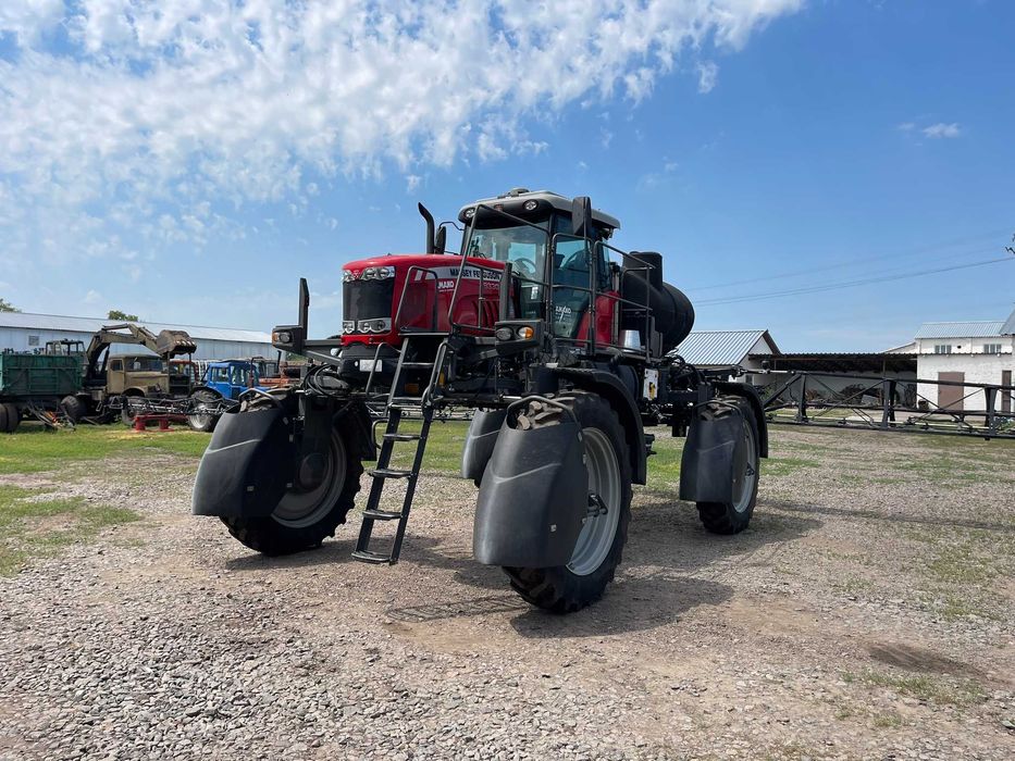 Самохідний обприскувач Massey Ferguson 9330