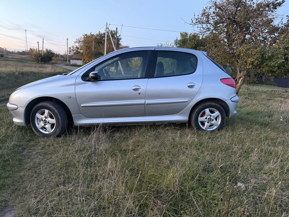 Peugeot 206 1.1 2500$