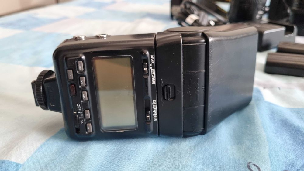Vendo NIkon D7000 + 3 lentes + 2 flashs