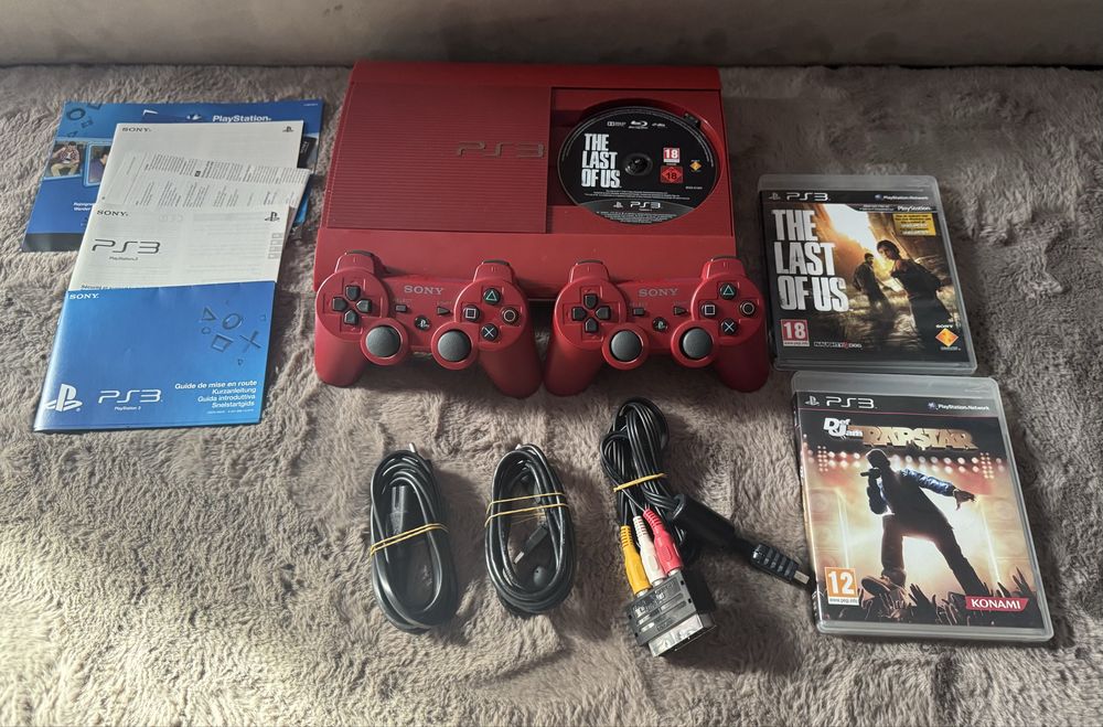 PlayStation 3 Super Slim Vermelha (Garnet Red) 500GB + 2 Comandos Originais | Desbloqueada (HEN)