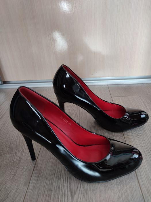 Czółenka czarne,r.40