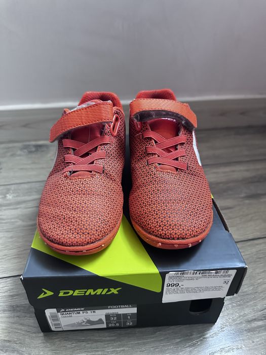 Продам дитячі футзалки (бутси для гри в залі)