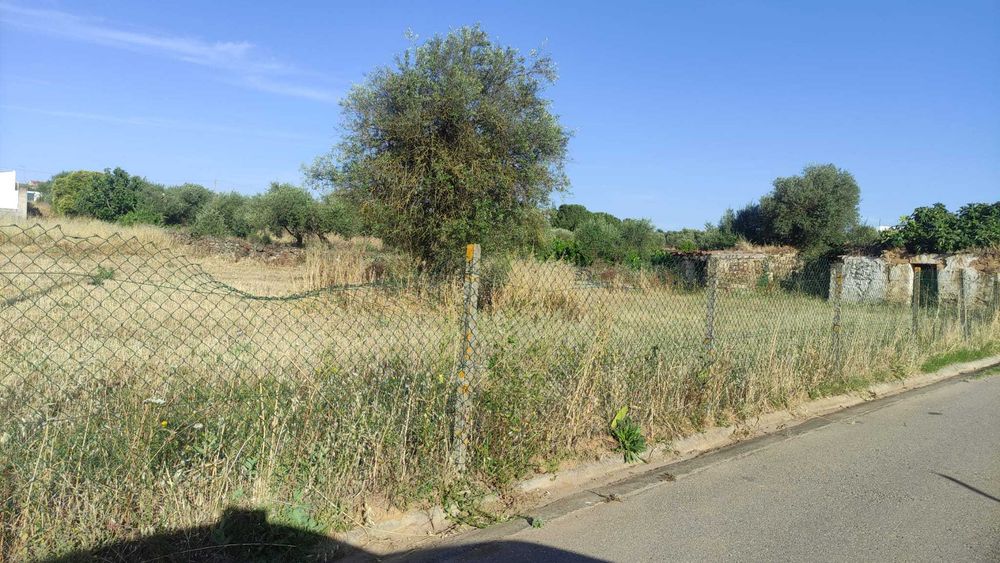 Terreno urbano com 661 m² e viabilidade de construção em Vila Nova de São Bento