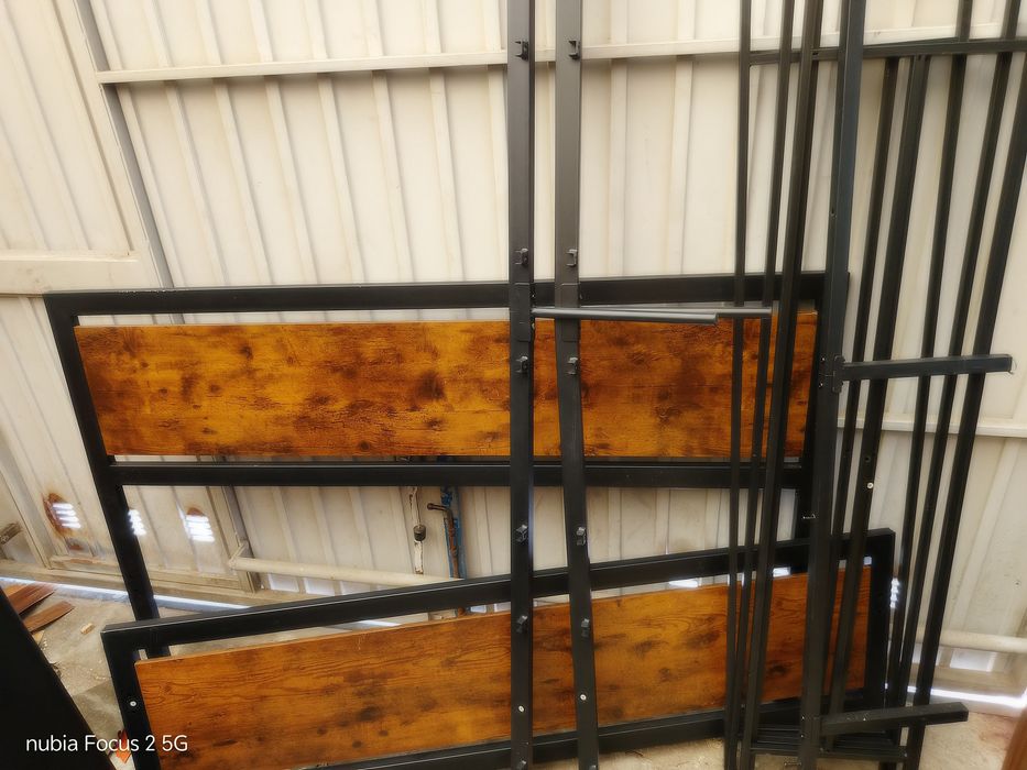 Cama de casal de ferro e Madeira de 150x2