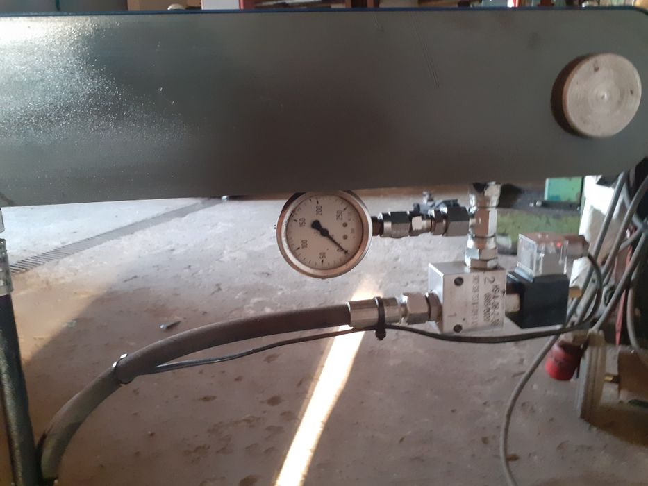 Gientarka do rur i plofil