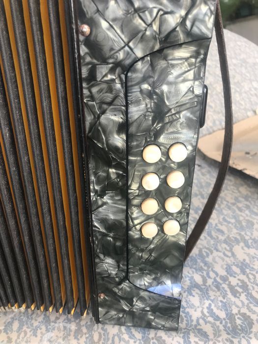 Vendo esta concertina em la sustenido