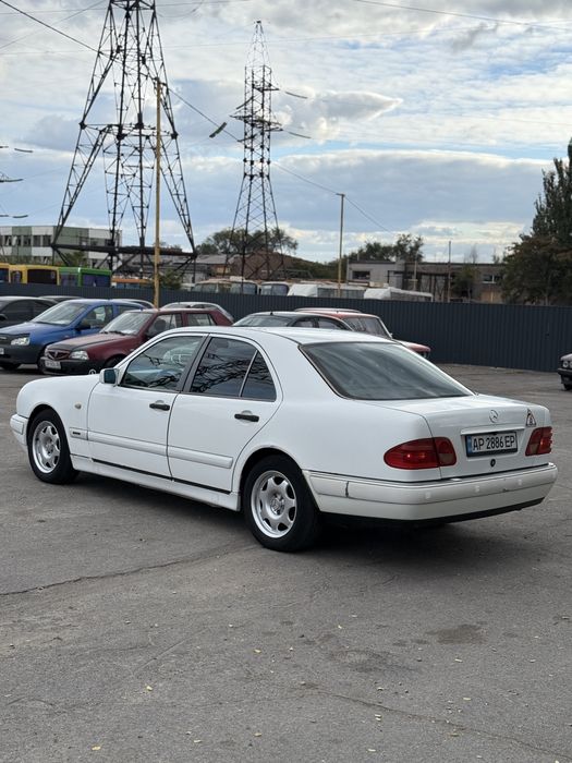 Mercedes 210. 2.0 газ/бенз