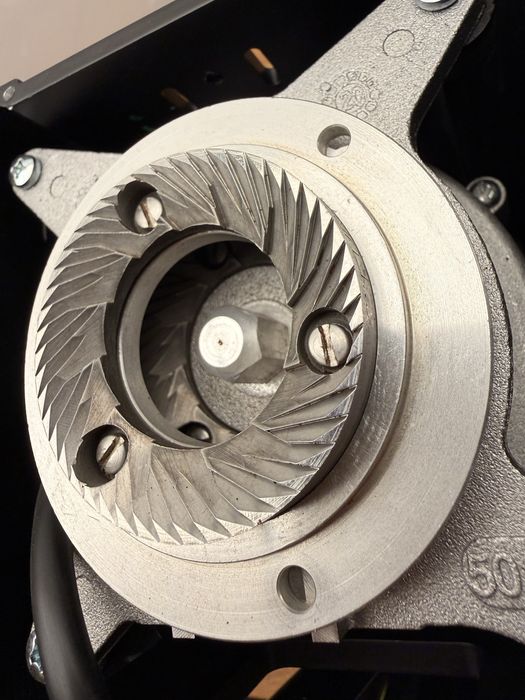 Mlynek do kawy eureka mignon czarny płaskie zarna