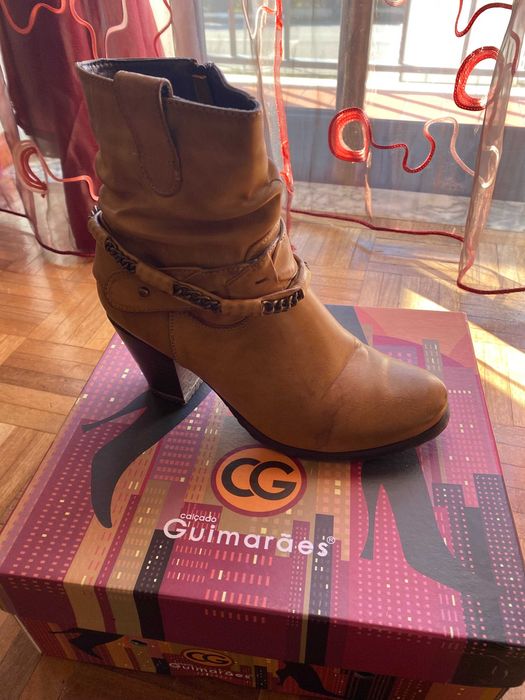 Botas de salto alto, cor camel