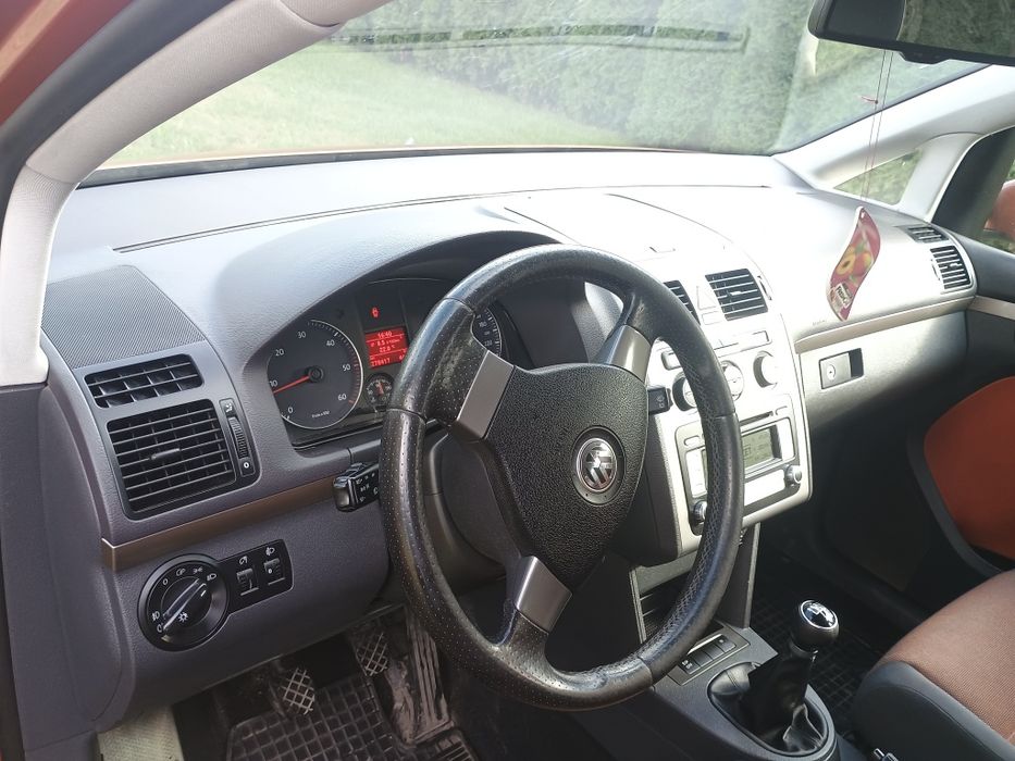 VW cross touran.