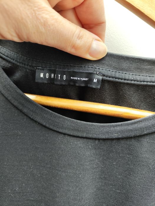 Czarna bluza z baskinką panterka Mohito M