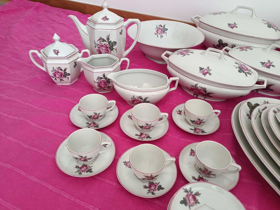 Serviço de jantar antigo