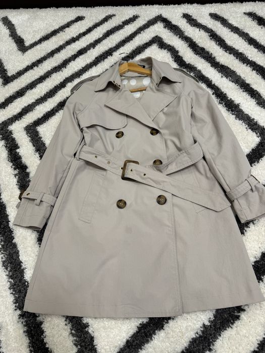 Жіночий тренч з поясом
