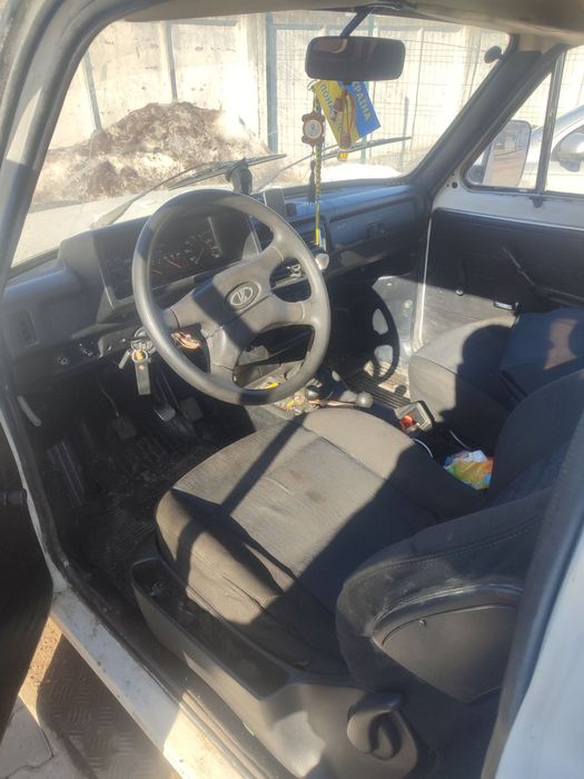 Продам автомобіль Нива