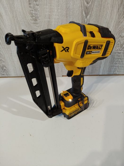 Dewalt DCN660 aku gwozdziarka 18v 4.0ah bezszczotkowa