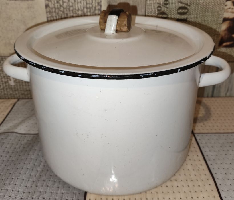 Кастрюля эмалированная на 4,5 литра, СССР