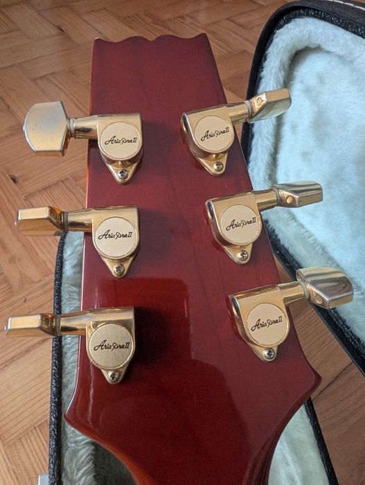 Guitarra de Jazz Aria Pro II FA70